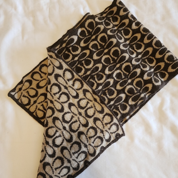 Coach Scarf - Picture 1 of 1